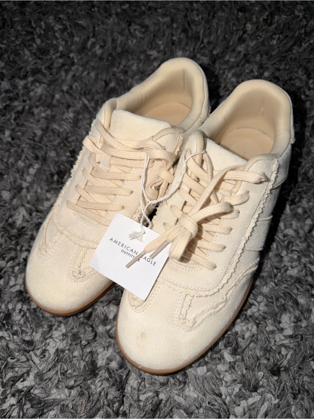 AE Femme Lace Sneaker. Size: 9 Women’s